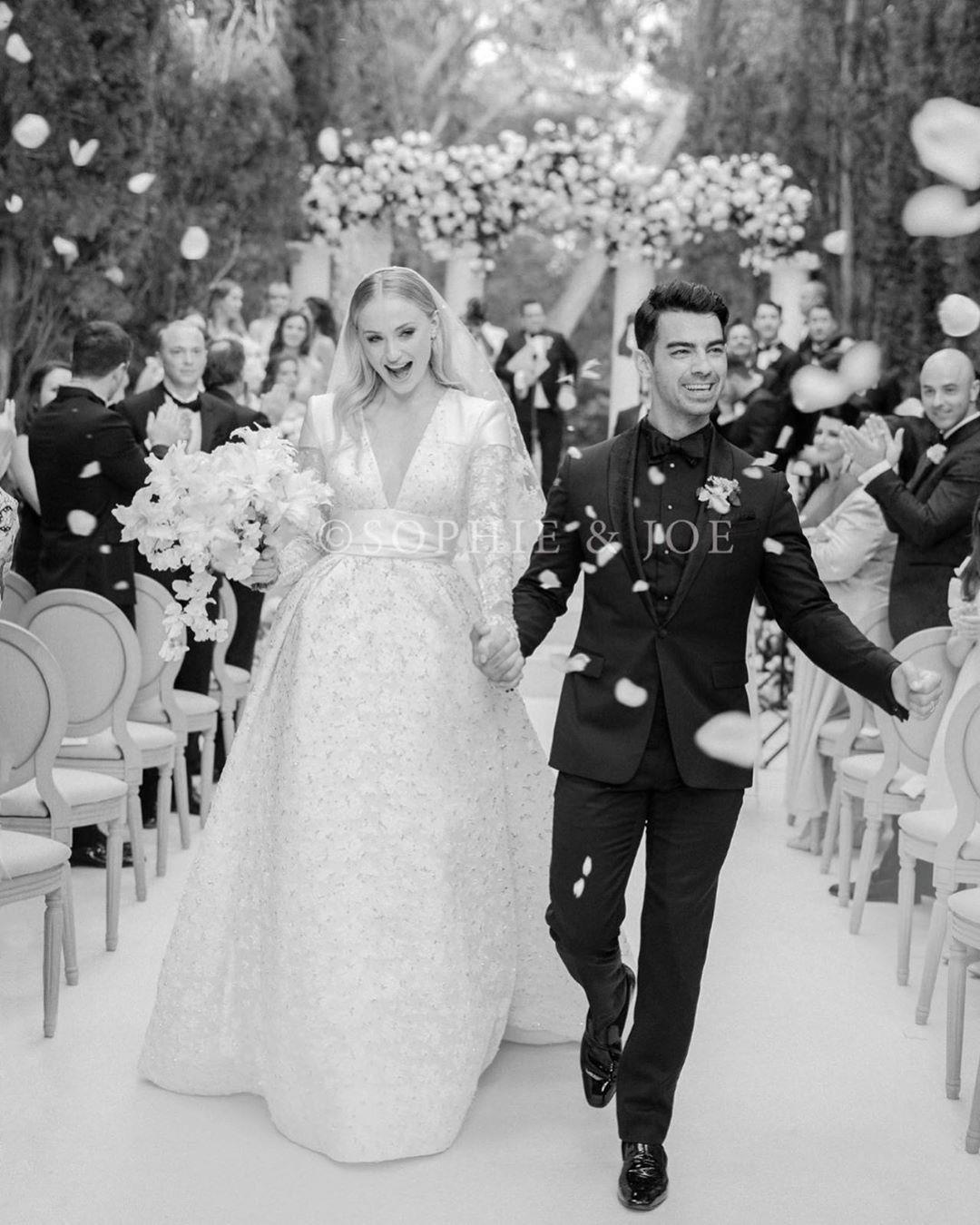Váy cưới của Sophie Turner  ảnh 2 Vay cuoi cua Sophie Turner anh 2