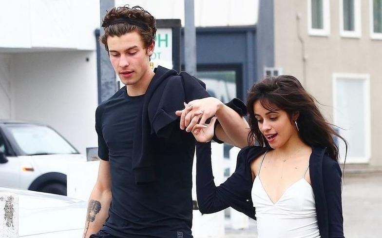 Shawn Mendes om ap 'ban gai tin don' Camila Cabello tren pho hinh anh