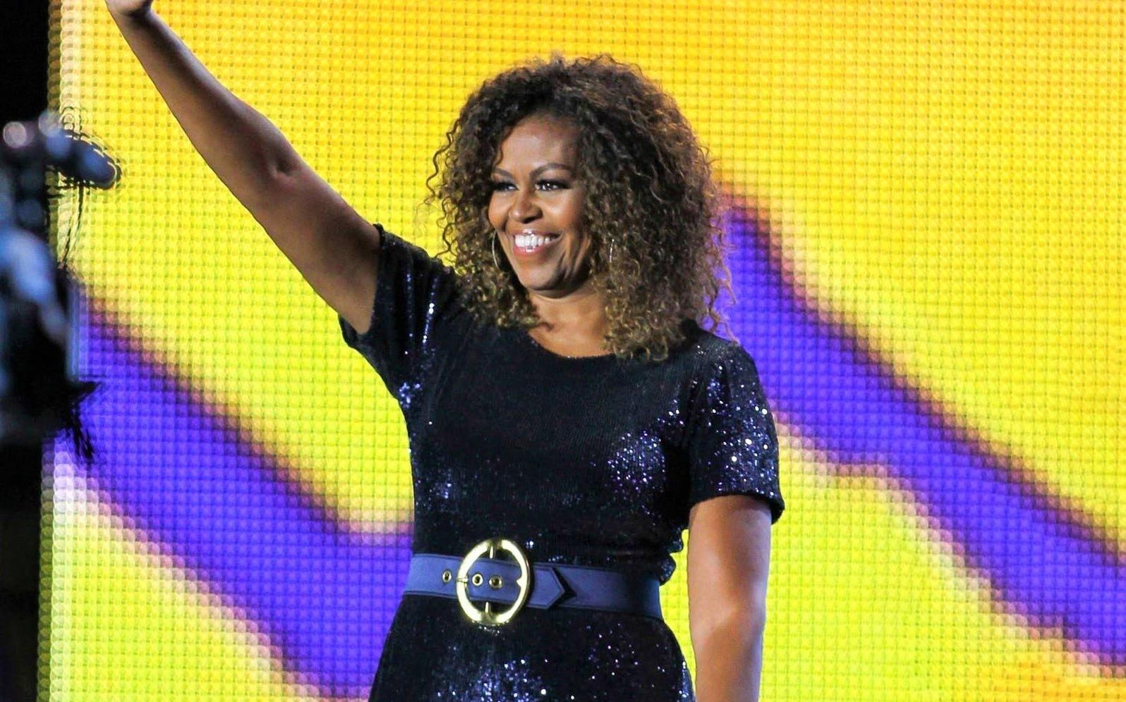 Cuu de nhat phu nhan My dang cap voi trang phuc dinh sequin hinh anh