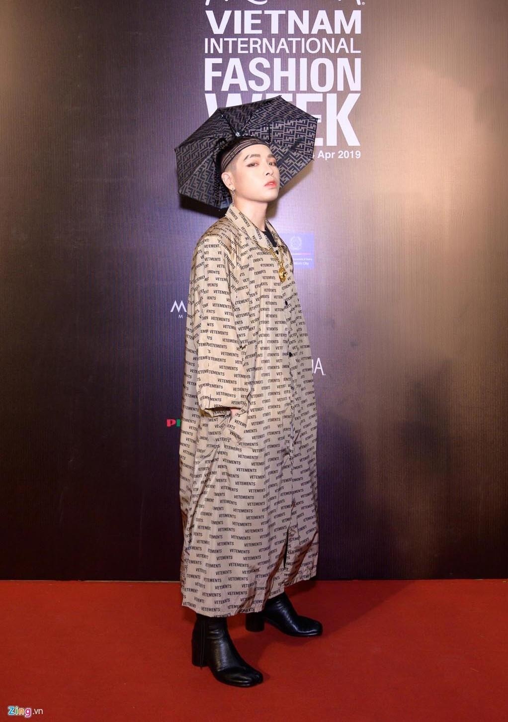 thoi trang cua Duc Phuc anh 2