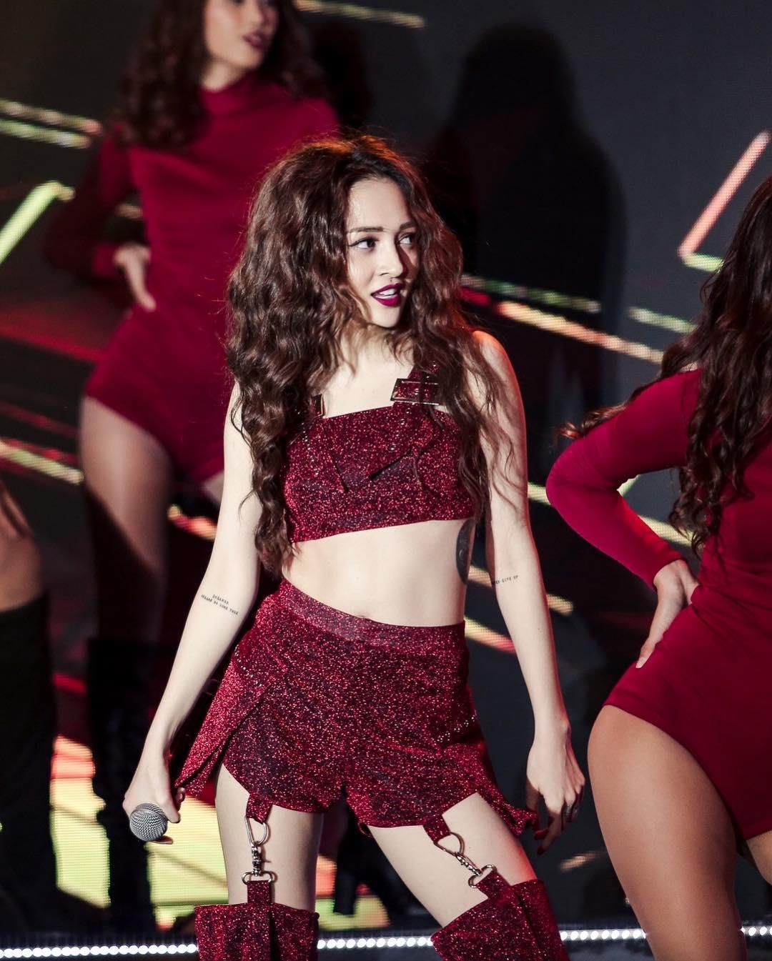 Ha Ho mac matchy matchy anh 10