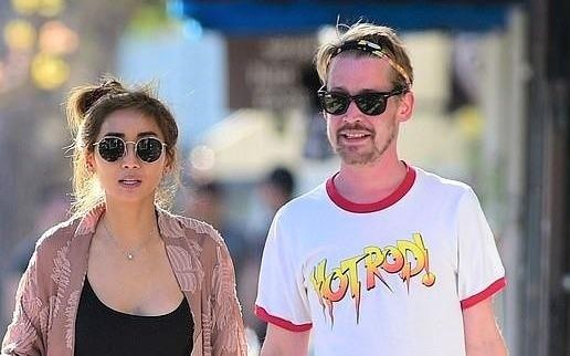 Sao 'O nha mot minh' vui ve ben ban gai goc Viet tren pho hinh anh