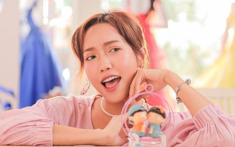 Dieu Nhi hai huoc cover 'Muon ruou to tinh' va loat hit Vpop hinh anh