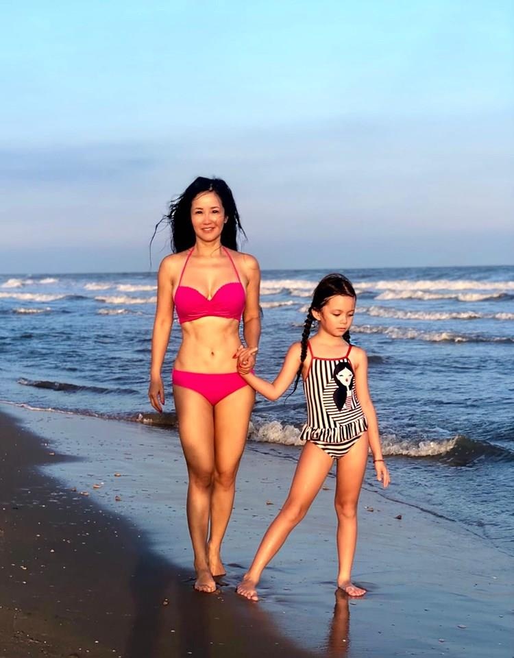 Hong Nhung mac ao tam anh 3