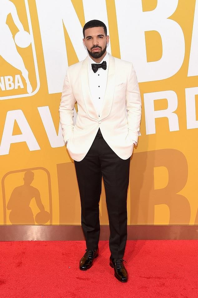 Drake hành hung người hâm mộ ảnh 2 Drake hanh hung nguoi ham mo anh 2
