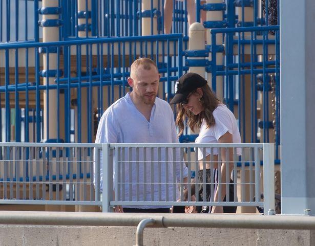 Irina Shayk thân mật với trai lạ ảnh 4 Irina Shayk than mat voi trai la anh 4