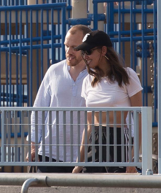 Irina Shayk thân mật với trai lạ ảnh 1 Irina Shayk than mat voi trai la anh 1