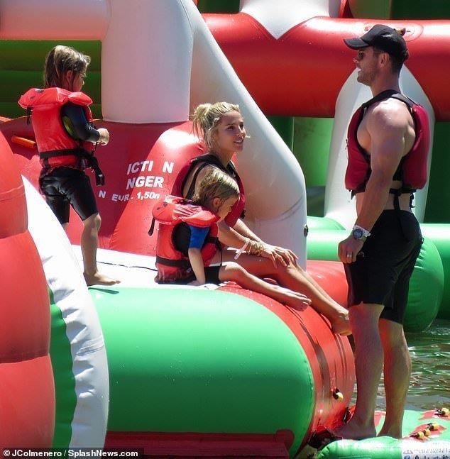 Chris Hemsworth va vo Elsa Pataky anh 1