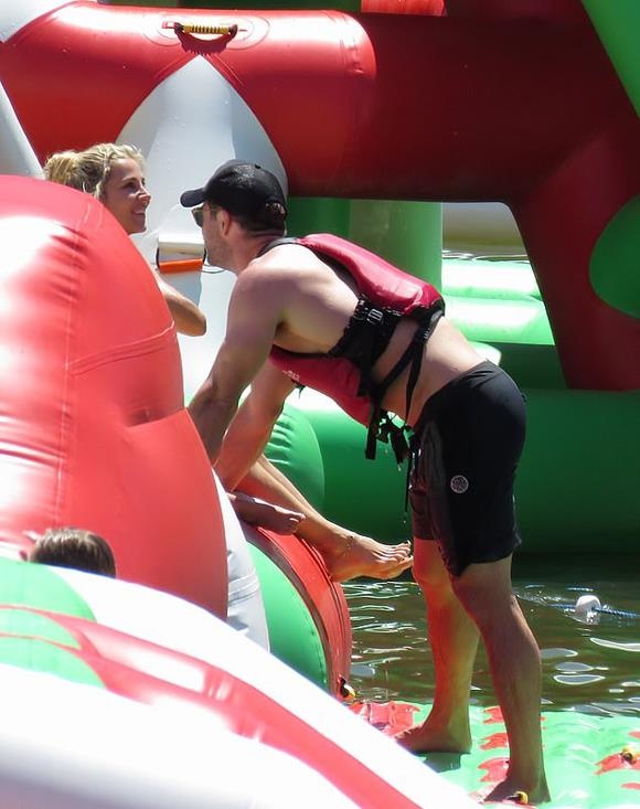 Chris Hemsworth va vo Elsa Pataky anh 2