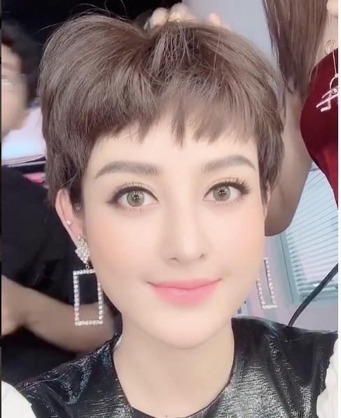 Bao Anh cat toc ngan anh 7