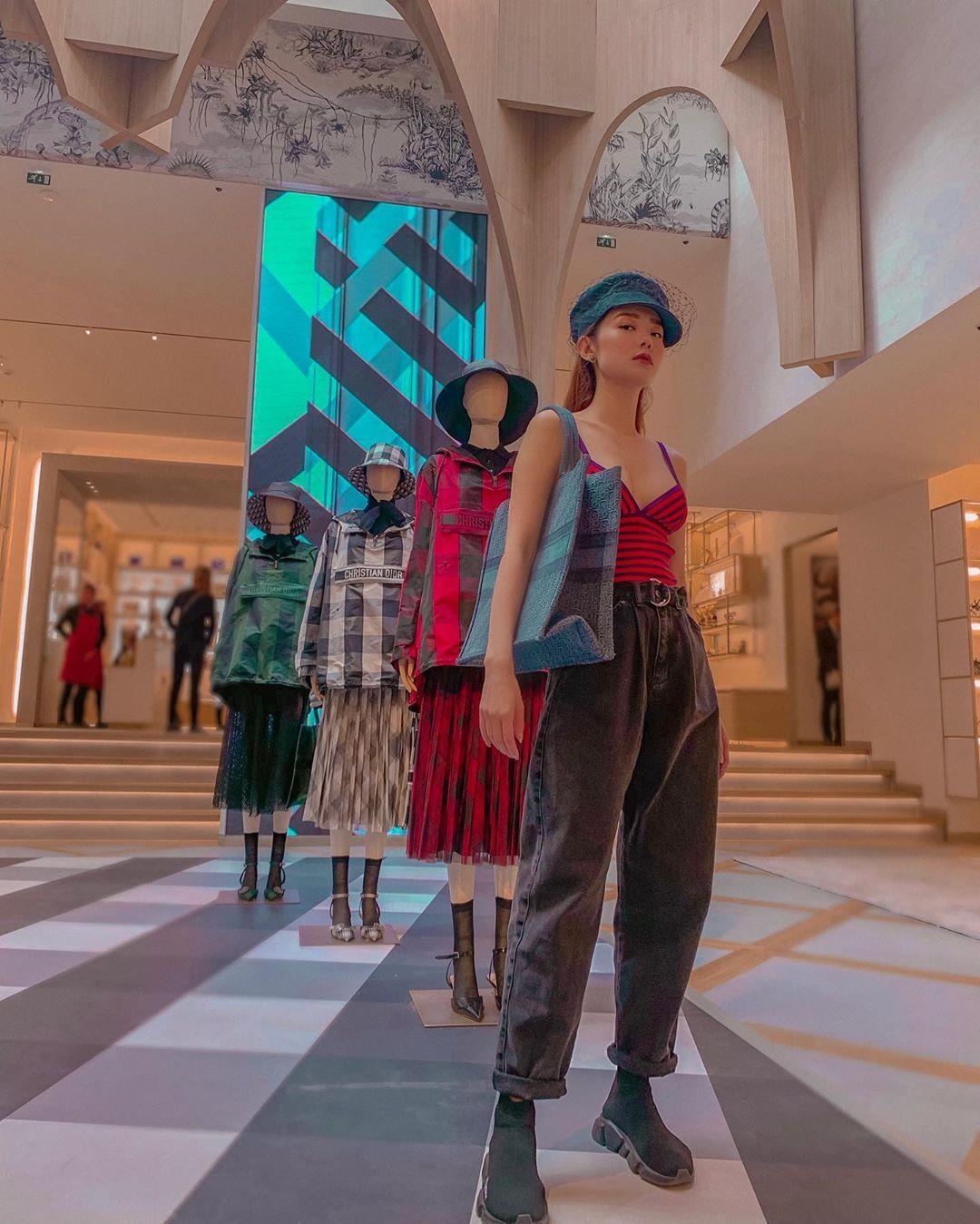 Minh Hang khoe nhan kim cuong anh 3