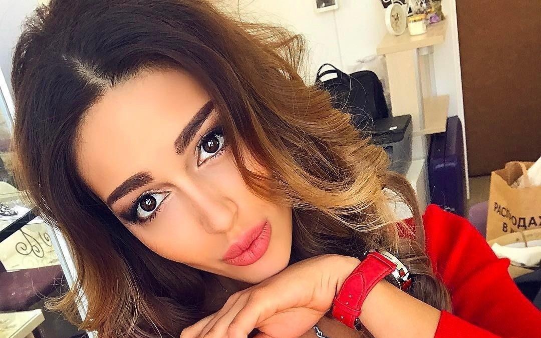 Nhan sac quyen ru cua hoa hau nguoi Nga vua ly hon cuu vuong Malaysia hinh anh