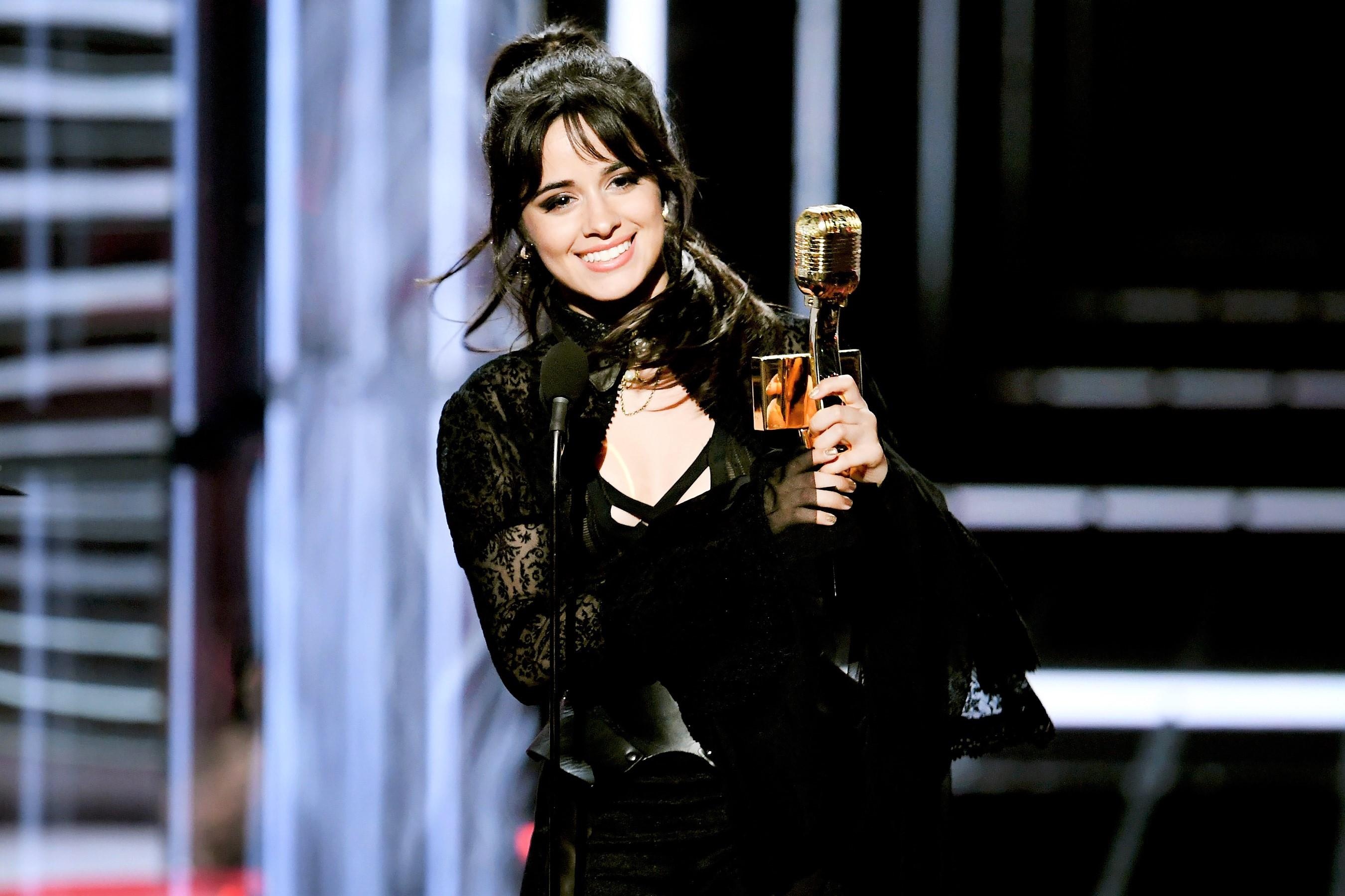Camila Cabello hẹn hò Shawn Mendes ảnh 4 Camila Cabello hen ho Shawn Mendes anh 4