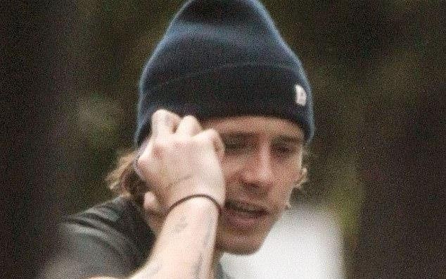 Brooklyn Beckham xuat hien cang thang giua on ao bi che bat tai hinh anh