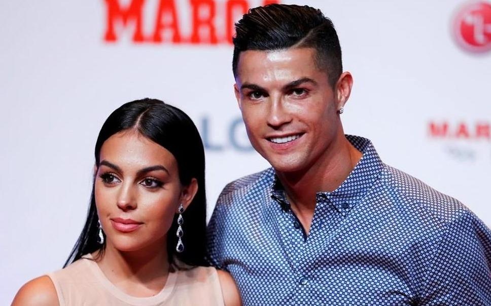 Lo bung to bat thuong, ban gai Ronaldo bi nghi mang bau lan 2 hinh anh