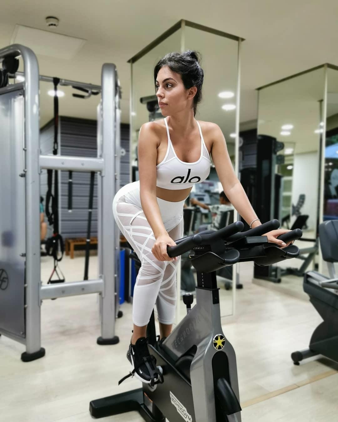 Ban gai Ronaldo bung to anh 4