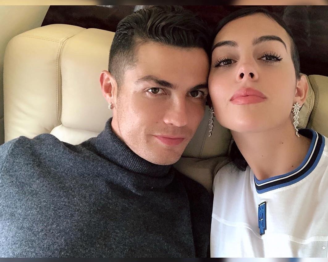 Ban gai Ronaldo bung to anh 3