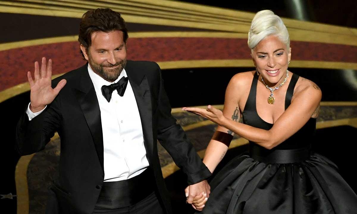 Lady Gaga hôn trai lạ ảnh 2 Lady Gaga hon trai la anh 2