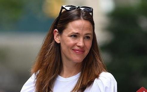 Nguoi phu nu dep nhat nam 2019 lo nep nhan, bi che kem sac hinh anh