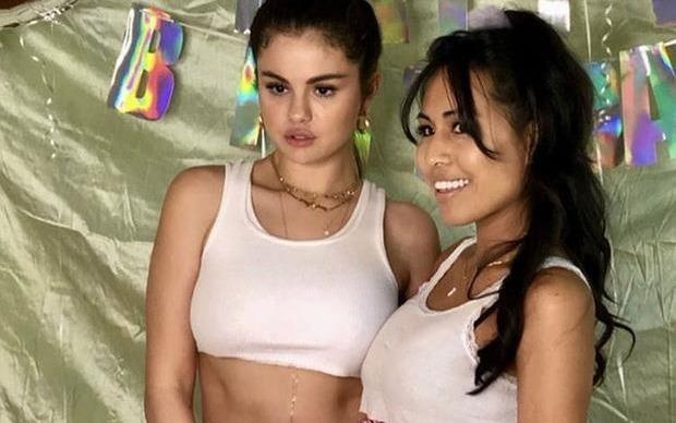 Selena Gomez de mat moc, khoe eo san chac sau thoi gian phat tuong hinh anh