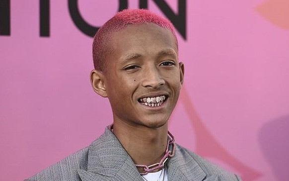 Sao 'The Karate Kid' gay bat ngo khi cao dau tren san khau hinh anh