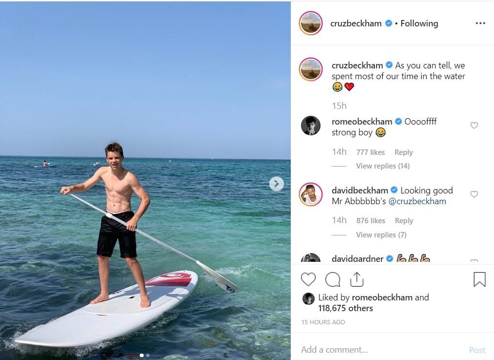 Cruz Beckham có bụng 6 múi ảnh 1 Cruz Beckham co bung 6 mui anh 1