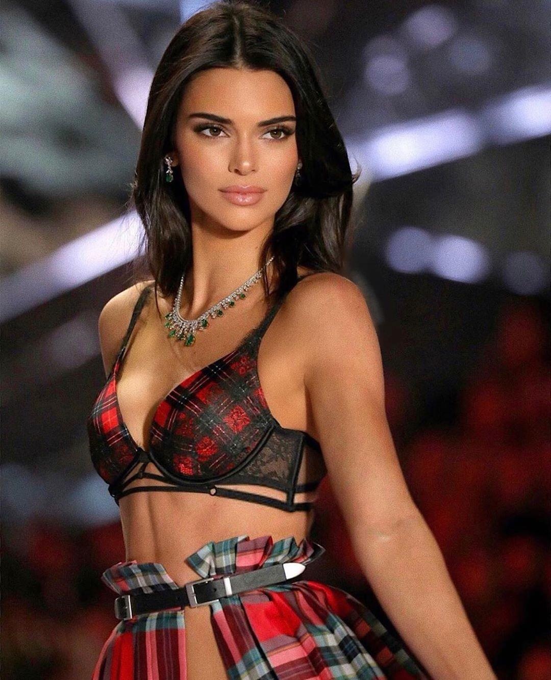 nguoi mau Kendall Jenner dao pho anh 9