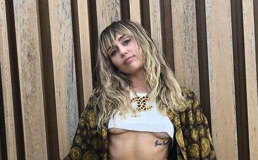 Miley Cyrus dien ao tam hai manh, nhay sexy hinh anh