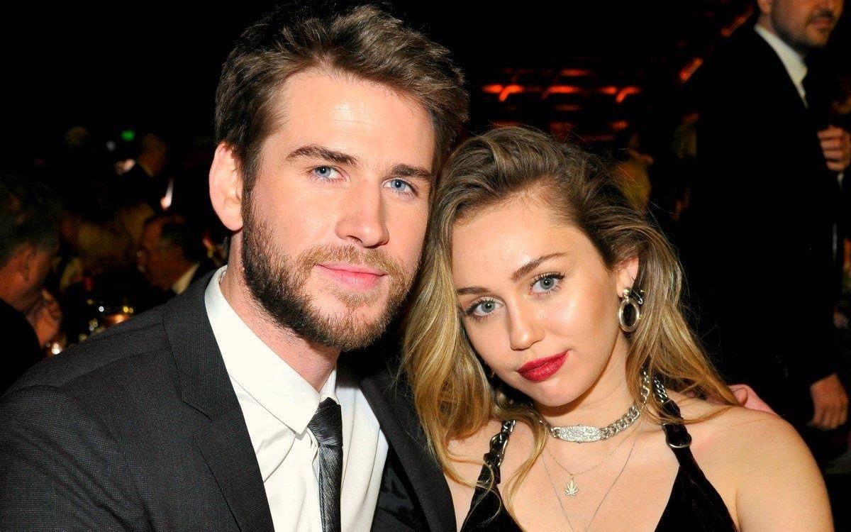 Miley Cyrus lan dau len tieng sau chia tay Liam Hemsworth hinh anh