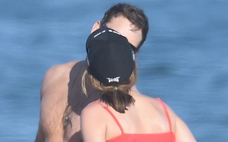 Tai tu Chris Pratt khoa moi con gai 'Ke huy diet' hinh anh