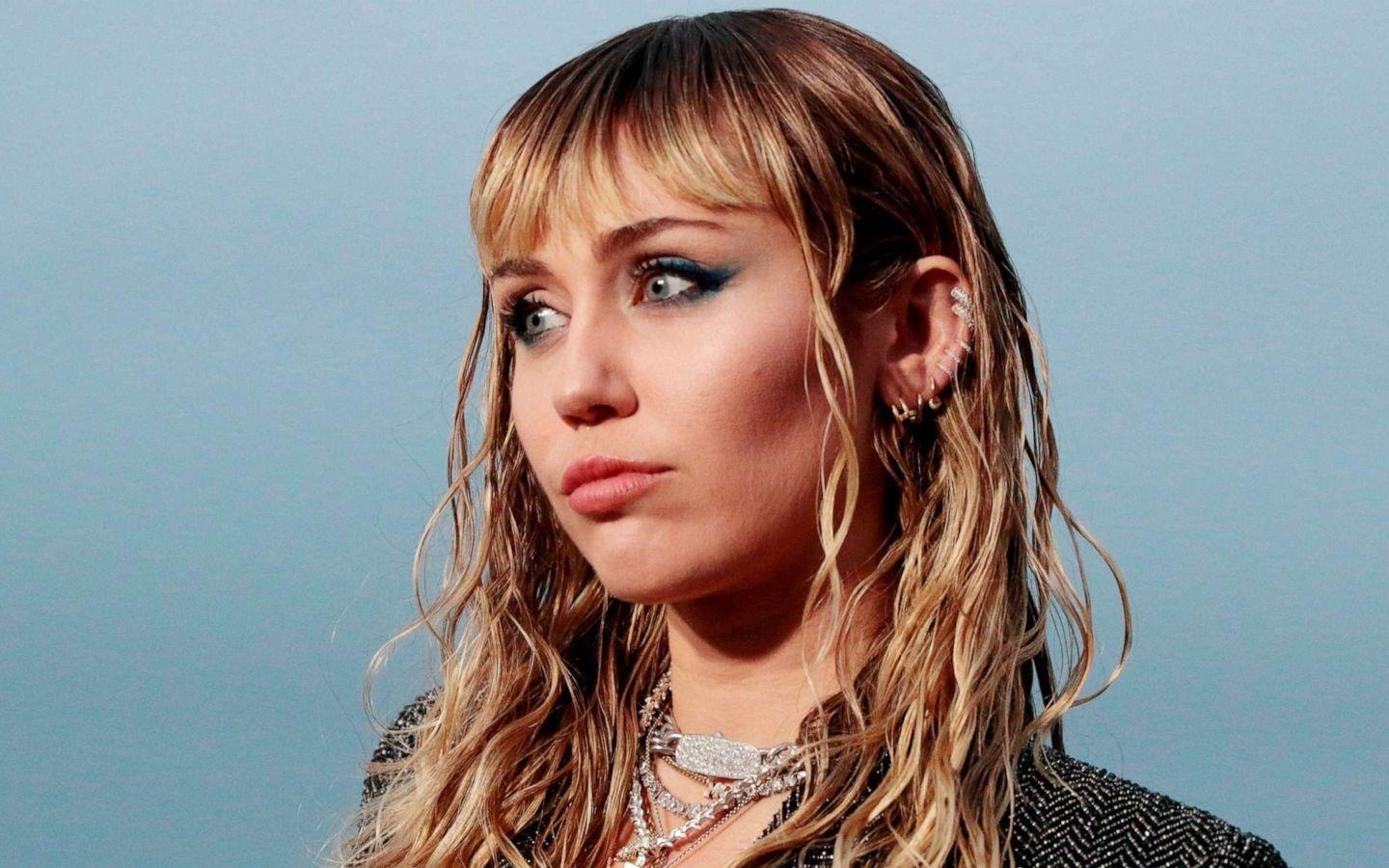 Miley Cyrus hat ve ruou va ma tuy hau chia tay Liam Hemsworth hinh anh