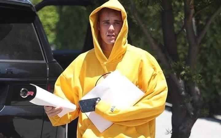 Justin Bieber bi che het thoi vi truc tiep xuong duong phat to roi hinh anh