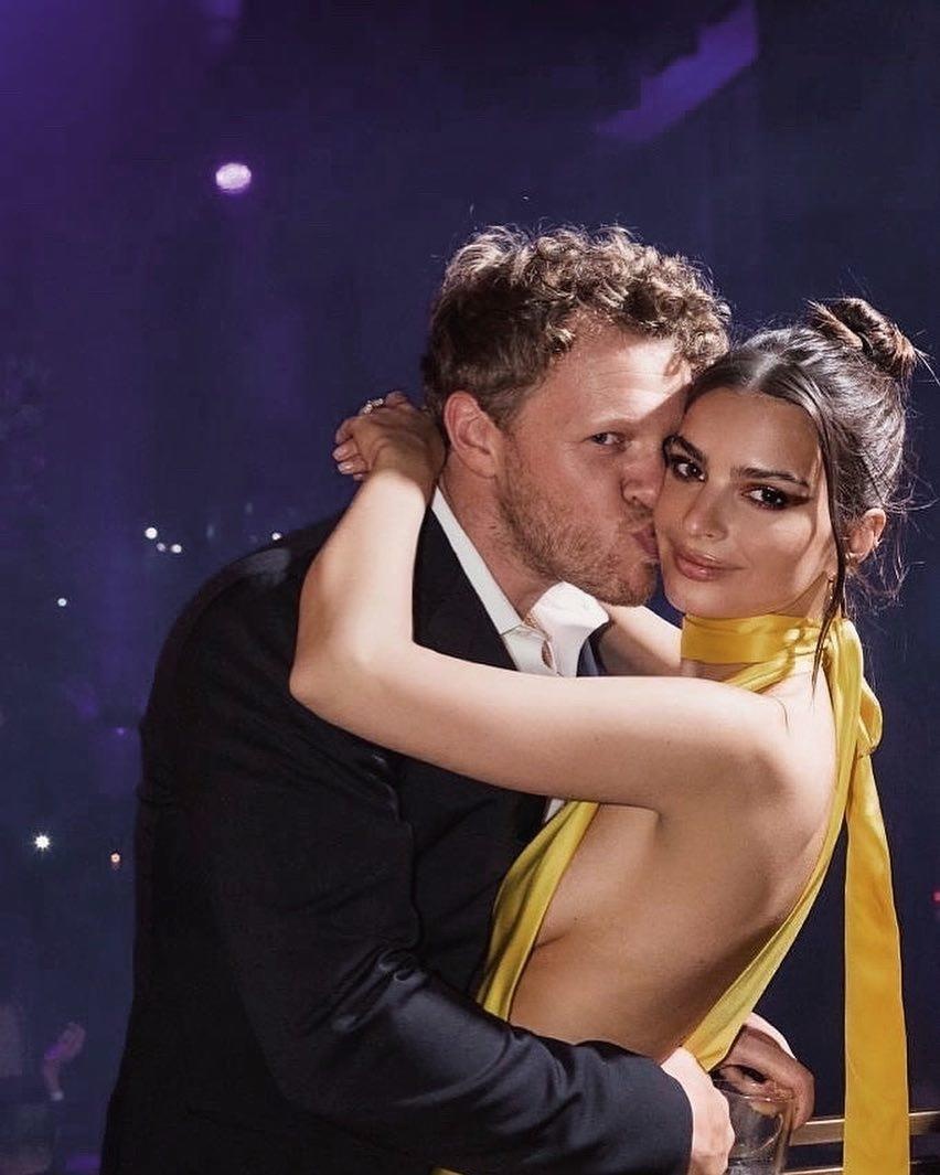 Nguoi mau Emily Ratajkowski khoe than anh 10