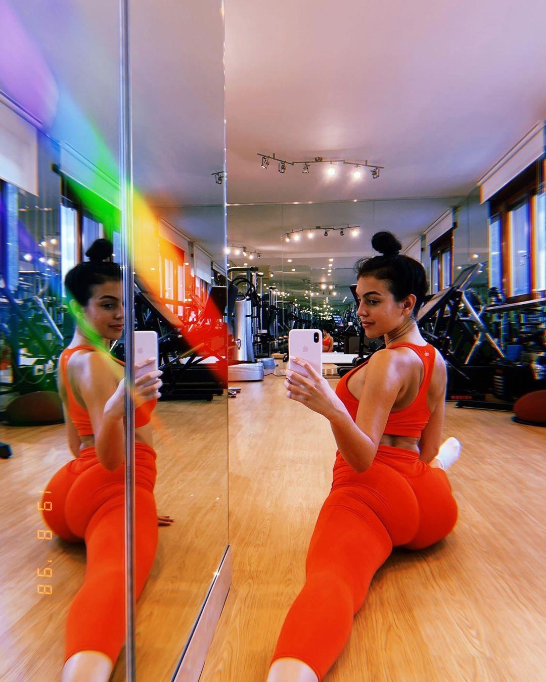 Bạn gái Ronaldo gợi cảm ảnh 1 Ban gai Ronaldo goi cam anh 1