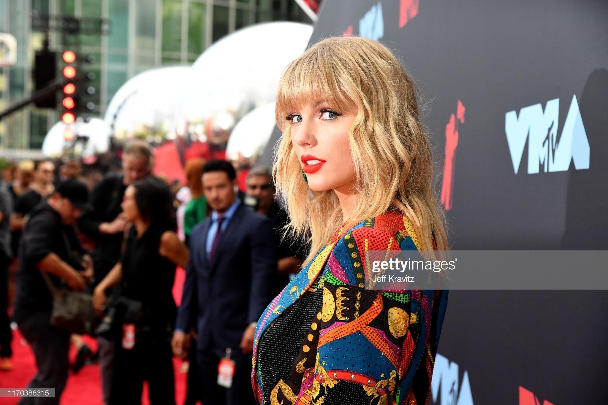Taylor Swift trên thảm đỏ VMAs 2019 ảnh 2 Taylor Swift tren tham do VMAs 2019 anh 2