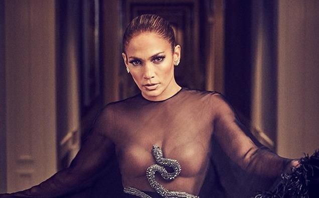Jennifer Lopez dien mot trong suot len tap chi o tuoi 50 hinh anh