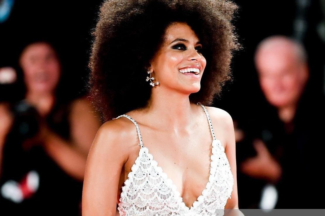 Minh tinh 'Deadpool 2' dien dam xe sau tren tham do LHP Venice hinh anh