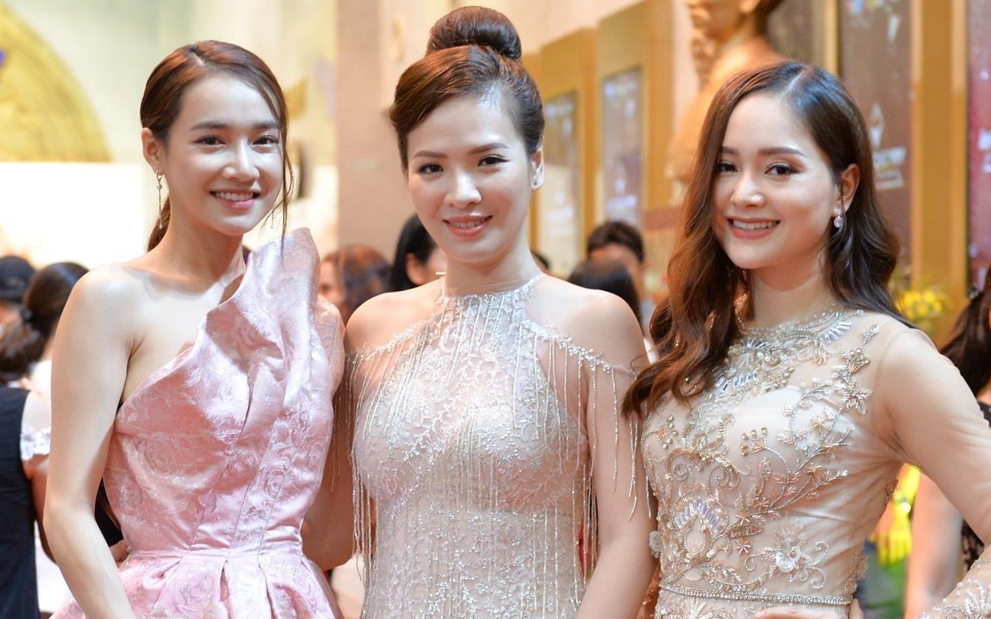 Nha Phuong, Quoc Truong va dan sao hoi ngo tren tham do hinh anh