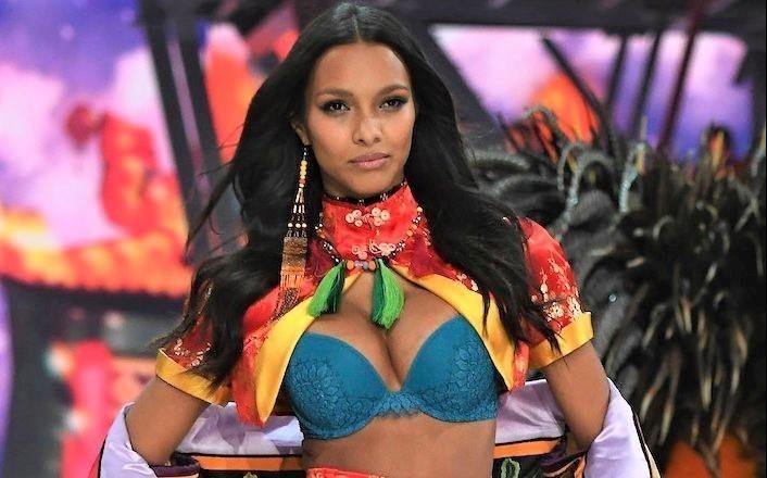 Thien than noi y duoc ban trai cau hon o le hoi nghe thuat hinh anh