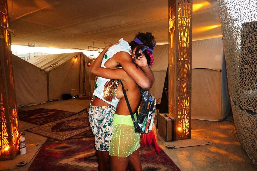 thien than noi y Lais Ribeiro anh 1