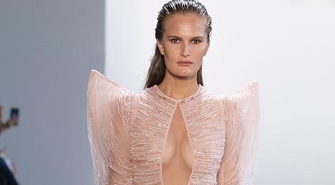 Dan mau de nguc tran trinh dien trong show Cong Tri o New York hinh anh