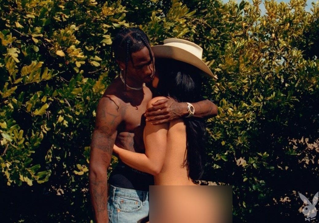 Kylie Jenner khoa than 100% anh 1