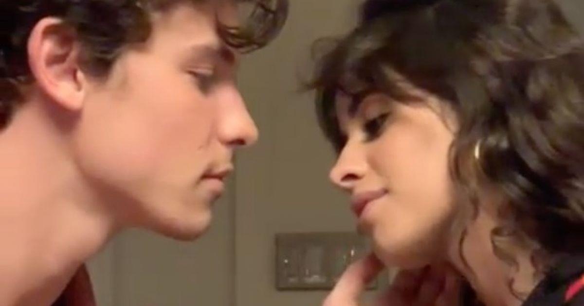 Shawn Mendes va Camila Cabello gay soc vi khoa moi nhu vo lay nhau hinh anh