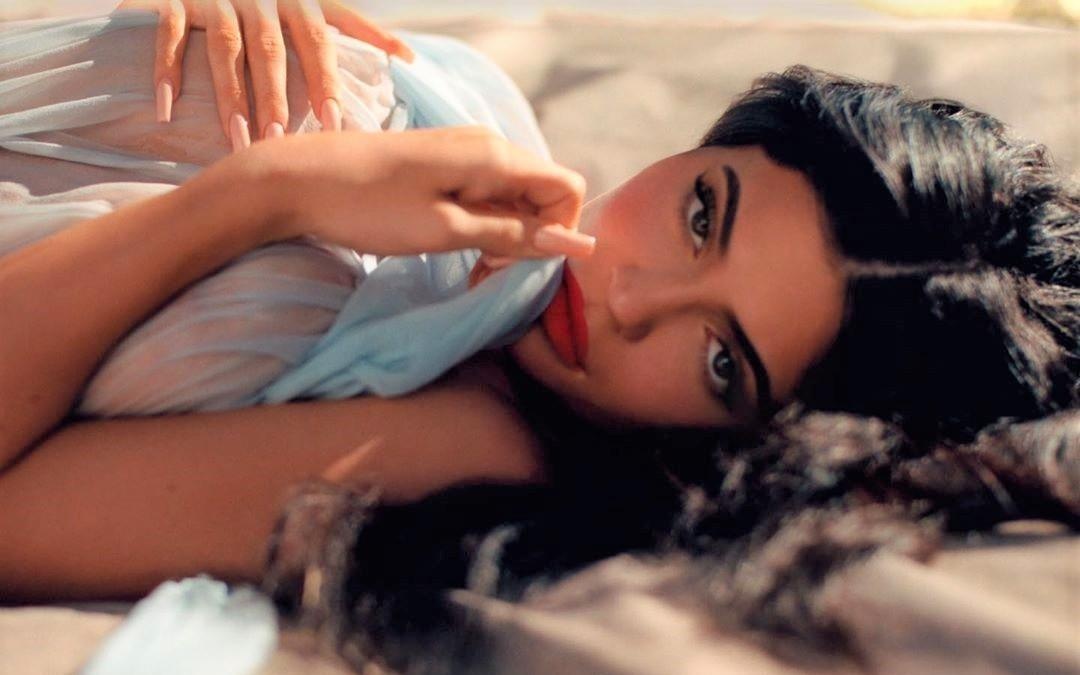 Ty phu Kylie Jenner khoe than boc lua tren tap chi Playboy hinh anh