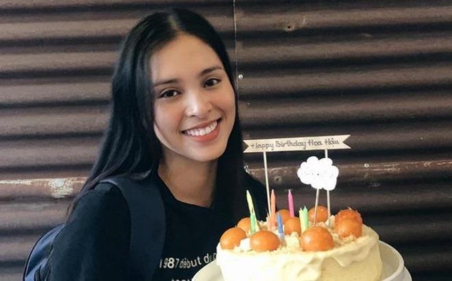 Tieu Vy de mat moc thoi nen mung sinh nhat tuoi 19 hinh anh
