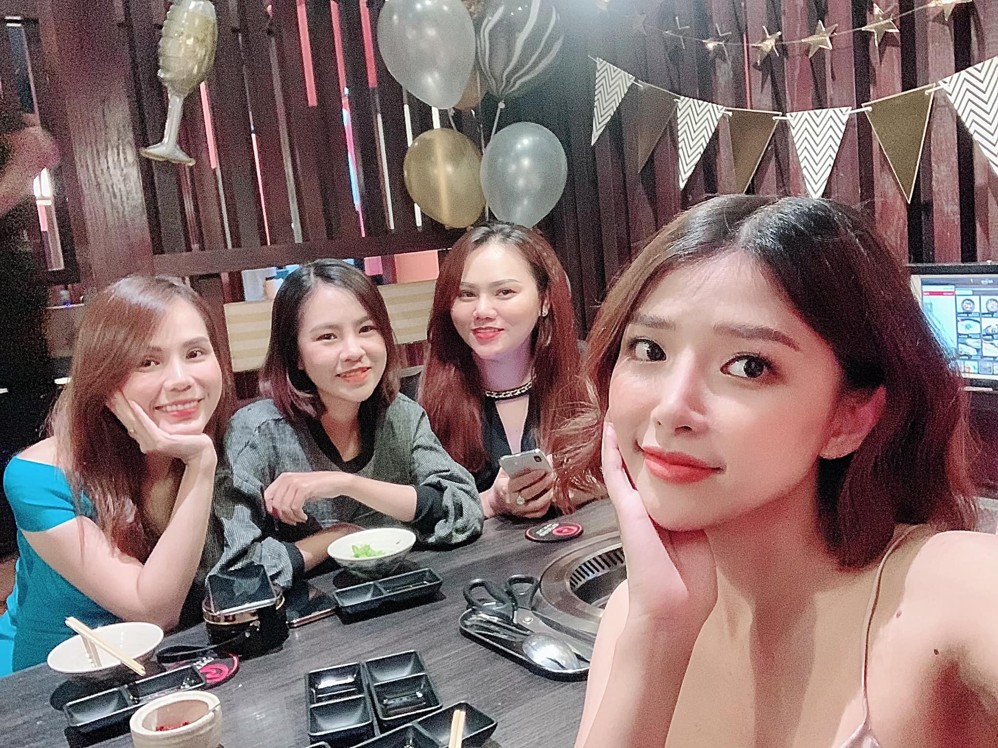 Phan Manh Quynh va ban gai anh 5