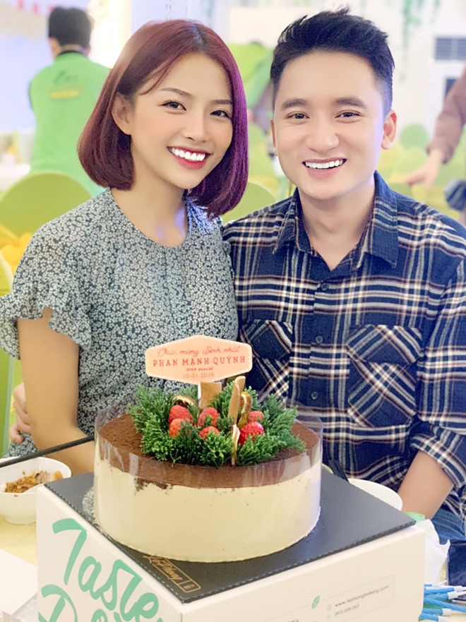 Phan Manh Quynh va ban gai anh 7