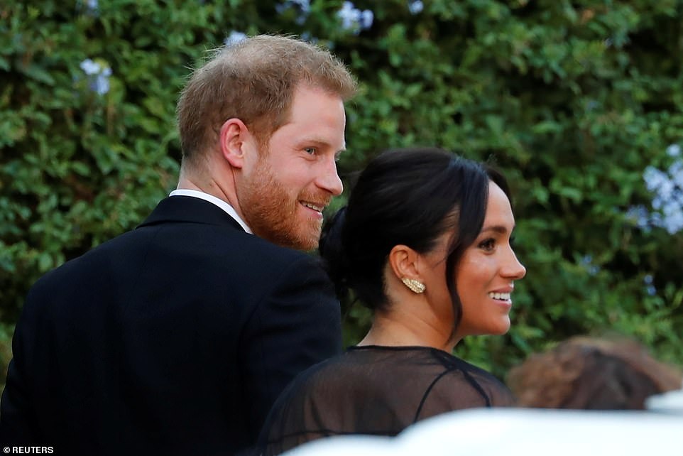 Ivanka Trump mac dam ho nguc anh 6