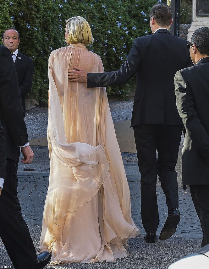 Ivanka Trump mac dam ho nguc anh 5