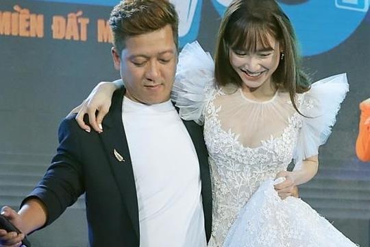 Truong Giang danh dan, vui ve ben Nha Phuong ky niem mot nam ngay cuoi hinh anh